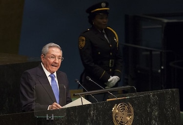 Raúl Castro critica lo que llamó golpes blandos contra Venezuela y Ecuador