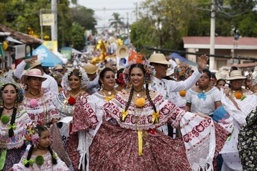 Las Tablas recibe a las polleras de Panamá
