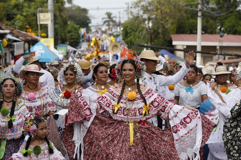 Las Tablas recibe a las polleras de Panamá