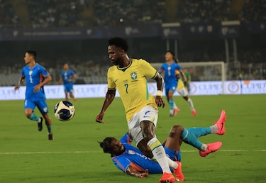 Brasil golea a la India en el primer enfrentamiento de su historia
