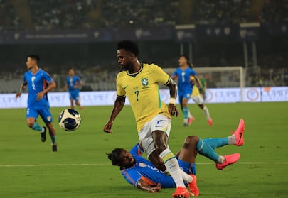 Brasil golea a la India en el primer enfrentamiento de su historia