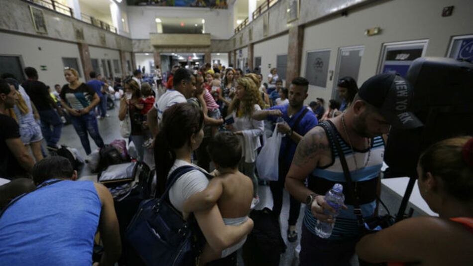 Migración advierte que cubanos tienen hasta el 20 de mayo para comprar boletos