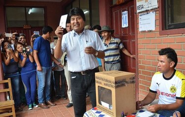 Bolivia: comienza recuento de votos en referendo de reelección