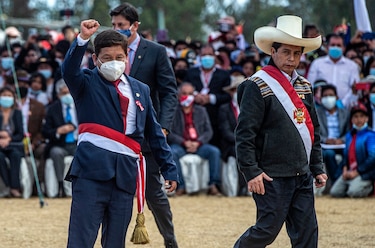 Presidente peruano Castillo anuncia renuncia de todo su gabinete