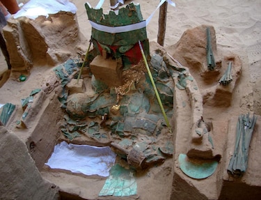 Hallan tumba de cirujano preinca de mil años de antigüedad en Perú