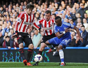 Chelsea cae ante Sunderland y deja servido el título al Liverpool