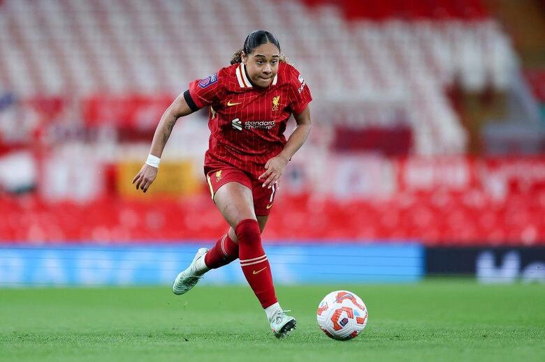 Quién es Olivia Smith, la futbolista ‘más cara’ de la historia; cómo se compara su récord con los de los futbolistas masculinos