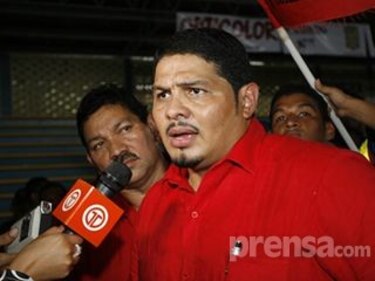 Impiden salida de Méndez a Costa Rica; denuncian persecución