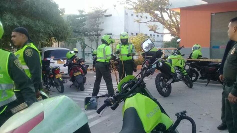 Cuatro muertos y 42 heridos en ataque contra policía en Colombia