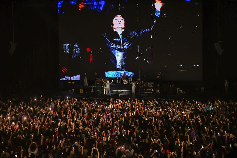 Milei da un concierto de rock en medio de una tormenta política