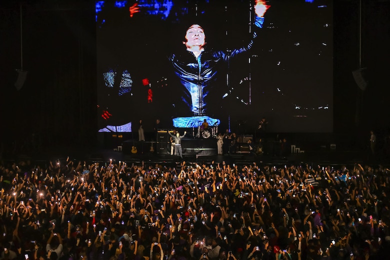 Milei da un concierto de rock en medio de una tormenta política