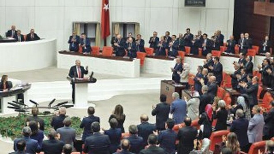 Parlamento turco debate sobre poderes presidenciales