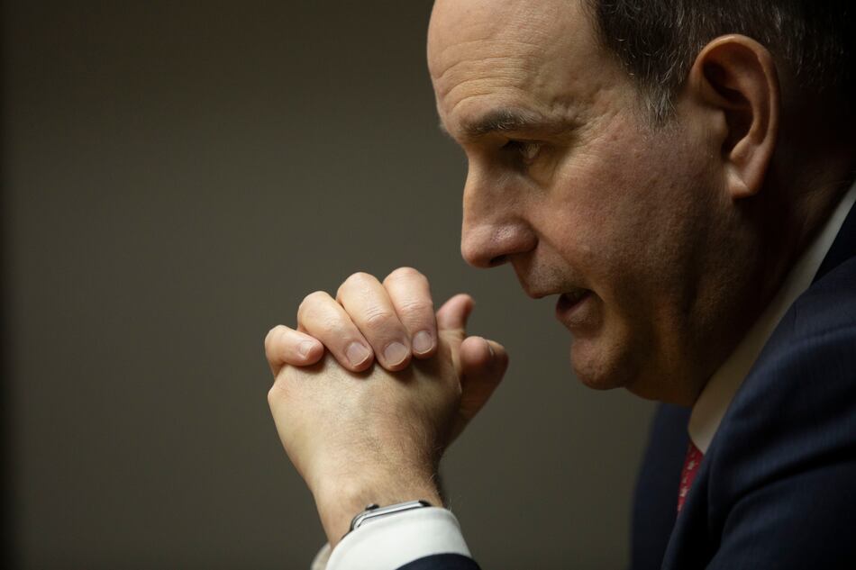 Chapman dice desconocer criterios de las transferencias a municipios y crece la presión para que rinda cuentas