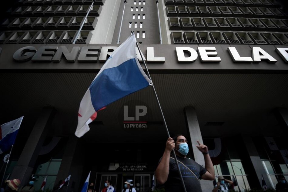 Organizaciones civiles protestan frente a la Contraloría contra la corrupción