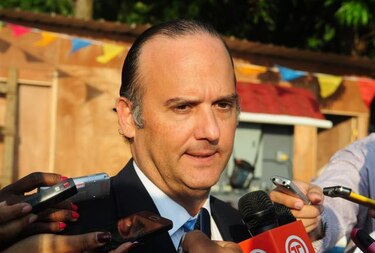 Ministro sugiere la creación de una ley de desechos