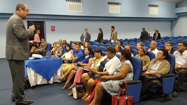 Pacientes con enfermedades crónicas y degenerativas exigen soluciones a la crisis de medicamentos