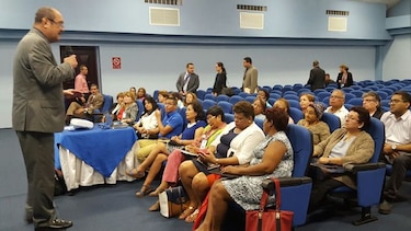 Pacientes con enfermedades crónicas y degenerativas exigen soluciones a la crisis de medicamentos