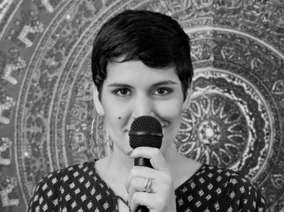 Gaby Cotter, la artista que canta desde el sillón