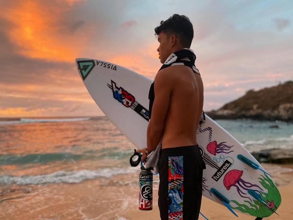 Surfista panameño se entrena en Hawái pensando en las Olimpiadas de Tokio