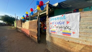 “Es un infierno lo que vivimos en El Salvador”: un barrio de Venezuela festeja el regreso de 4 repatriados que denuncian abusos en el CECOT