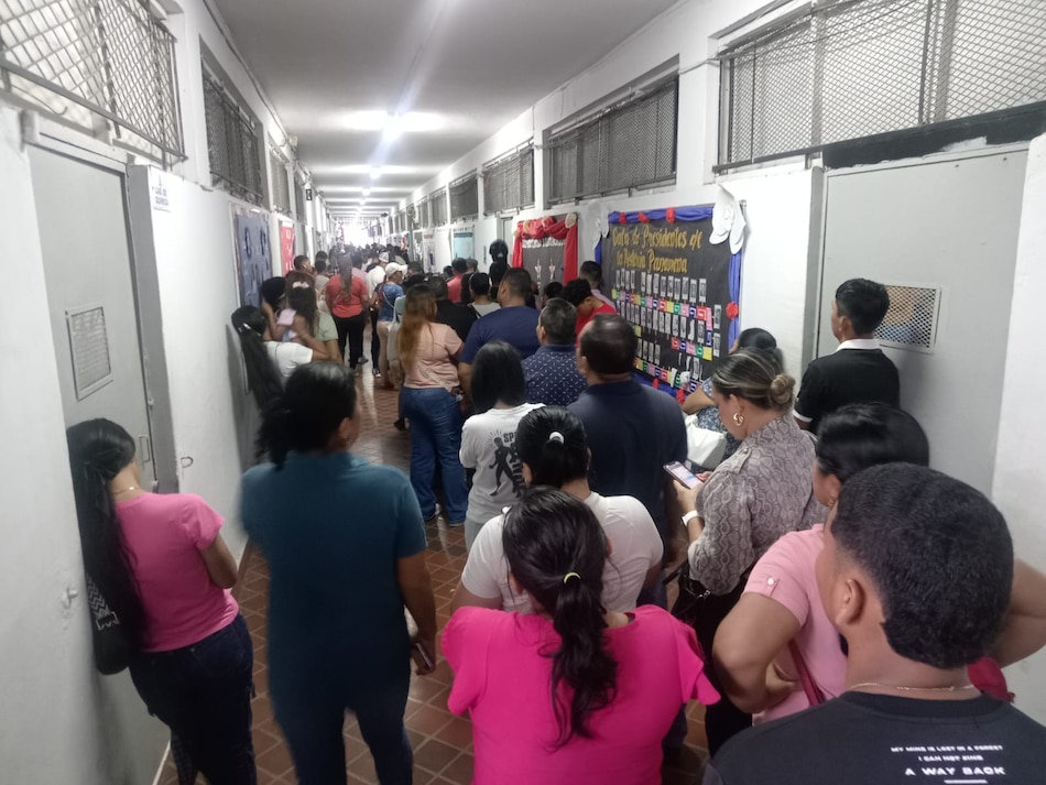 Denuncian mala coordinación en la entrega de boletín en el Colegio José Remón Cantera