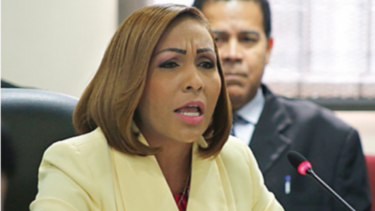 Yanibel Ábrego culpa al 'poder económico' de atacarla de manera 'desmedida'