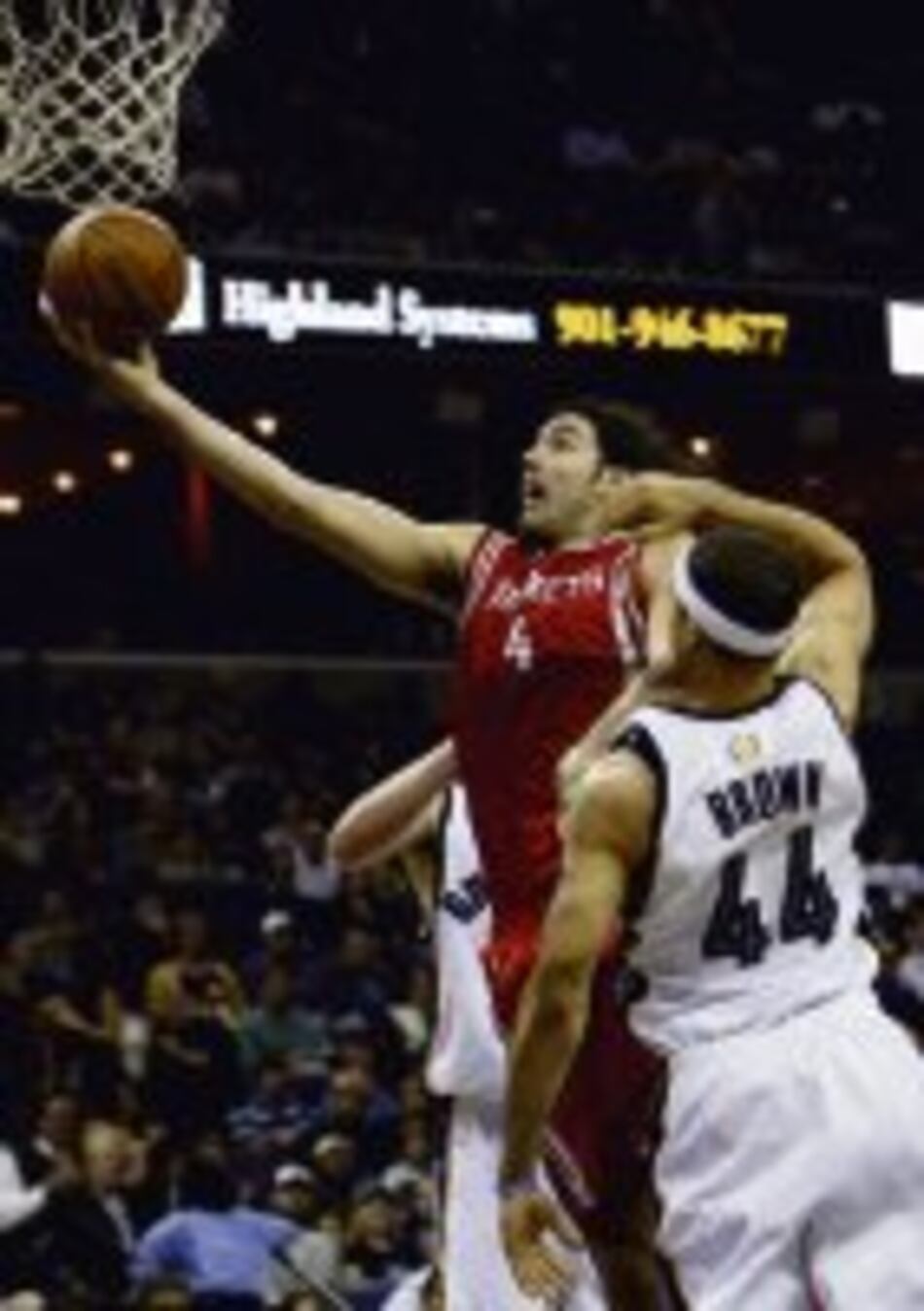 Scola domina duelo ante Gasol