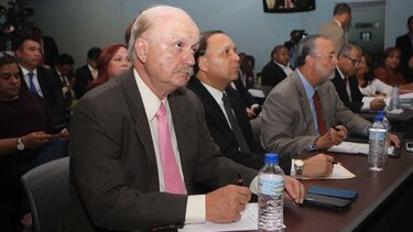 Partidos e independientes, enfrentados