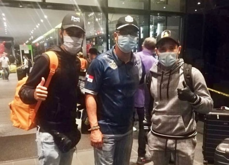 Futbolistas panameños regresaron a casa en vuelo humanitario desde España