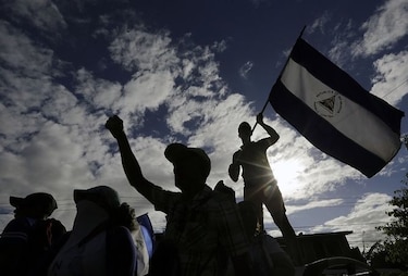 Sacerdotes entre las balas de la represión en Nicaragua