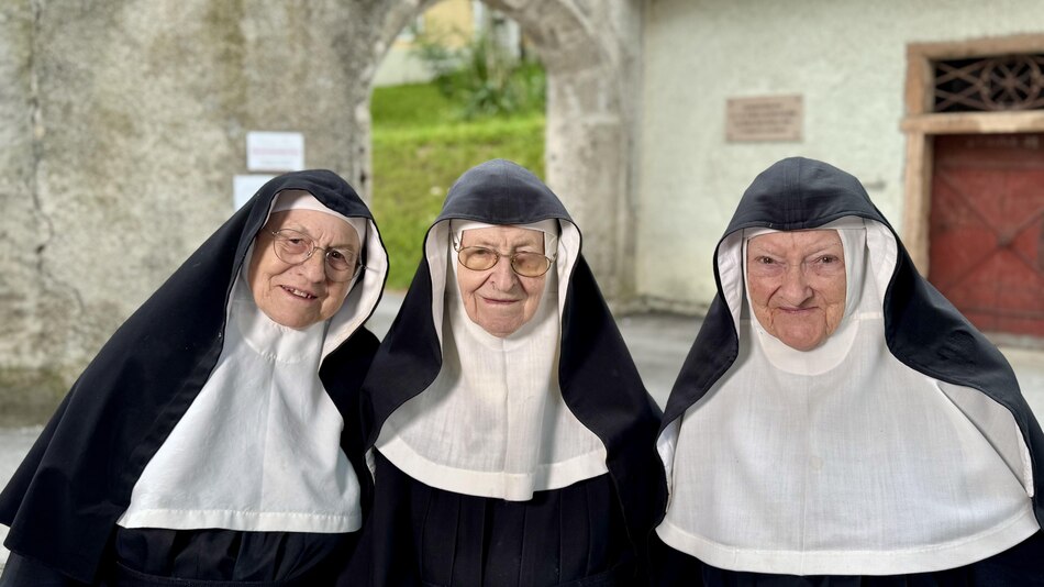 Las monjas rebeldes que huyeron del hogar de ancianos a donde las enviaron para regresar a su abandonado convento en los Alpes