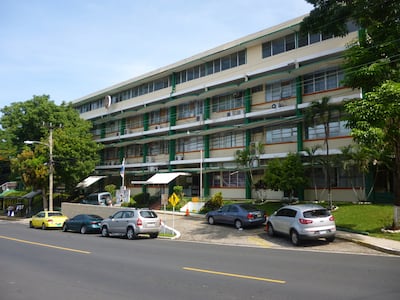 Una Directora nacional mantenía bajo su supervisión a su cónyuge; Antai aplica sanciones