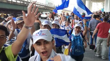 Calle de honor para el papa Francisco
