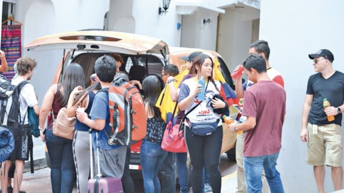 Apagón activa alarmas; masiva llegada de viajeros