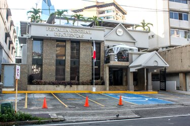Fiscalía de Cuentas pide llamar a juicio a docente y dos rectores de la Unachi; caso de doble cobro de salarios