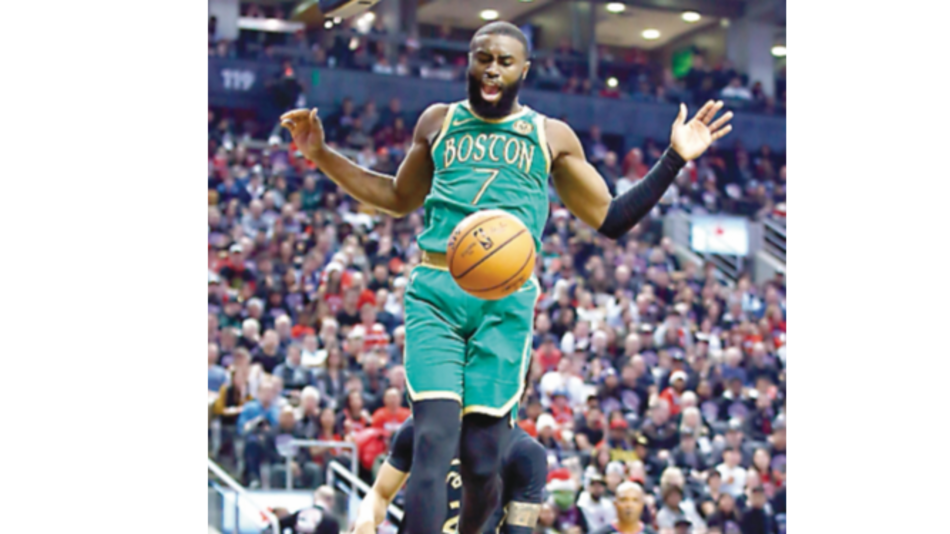 Celtics sorprenden a los campeones Raptors