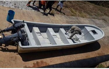 Senan captura lancha con 250 paquetes de droga
