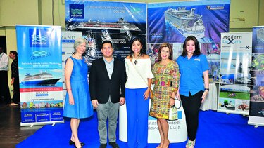 Grand Tours en la Fiesta Alrededor del Mundo