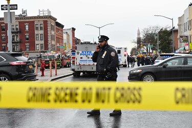 Dieciséis heridos de bala en una estación del metro de Nueva York; se busca al atacante