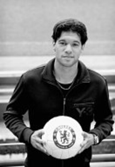 Ballack firmó con Chelsea por tres años