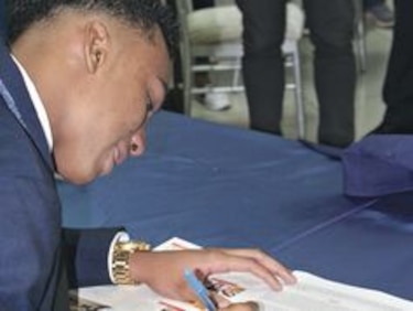Preciado firma con los Padres