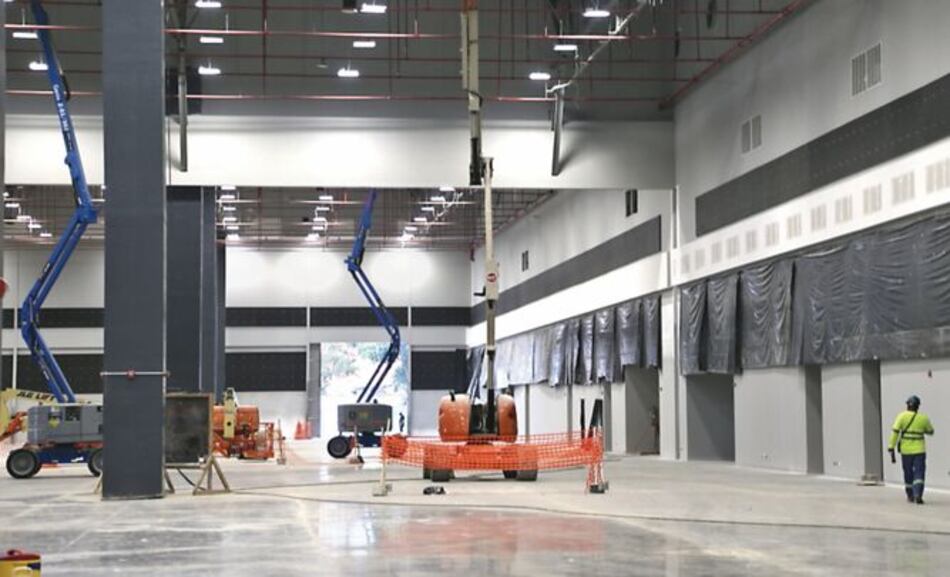 Postergan entrega del centro de convenciones