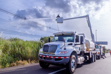Naturgy adquirió nuevos camiones para el lavado de líneas de distribución, alta tensión y subestaciones en tensión, que permitirá mejorar la calidad de servicio