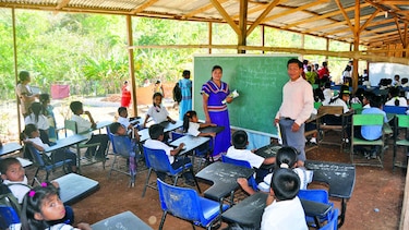 Alumnos todavía toman clases en escuelas rancho