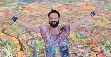 Artista realiza la pintura más grande del mundo en Dubai