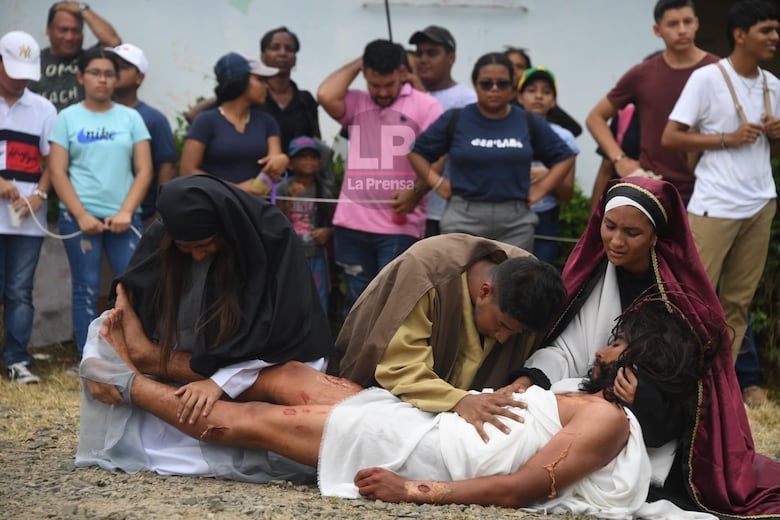 EN IMÁGENES: Feligreses de La Chorrera asisten al Viacrucis de la Pasión de Cristo