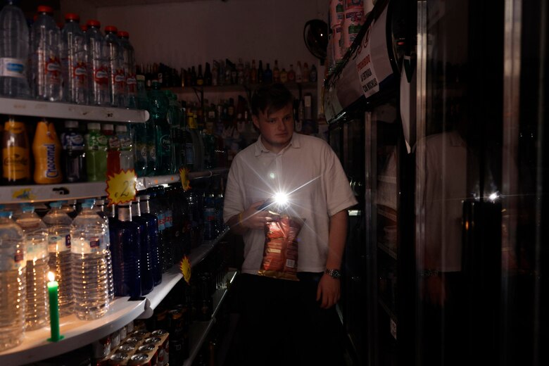 Y ahora, ¿cómo volvemos? Riadas de gente se echan a la calle en Madrid para volver a casa