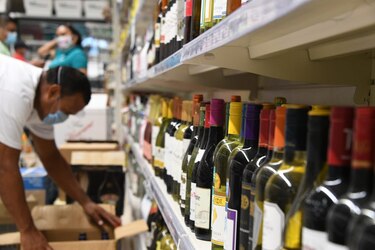 Todavía no se puede comprar licor; falta la publicación del decreto que regulará su venta