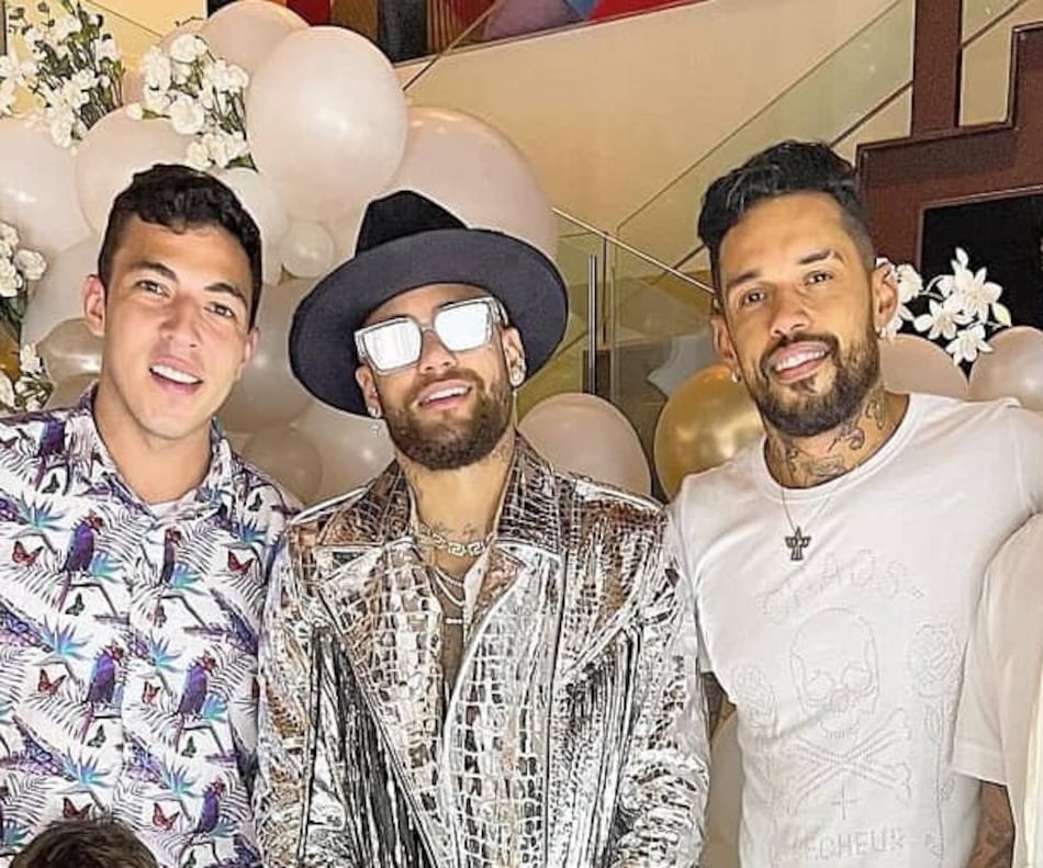 Neymar zanja entre risas rumores de supuesta megafiesta de fin de año