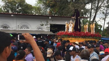 Atalaya: miles de devotos participan en procesión